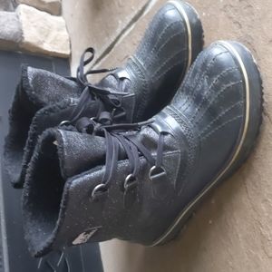 Black glitter Sorel lace up snow boots